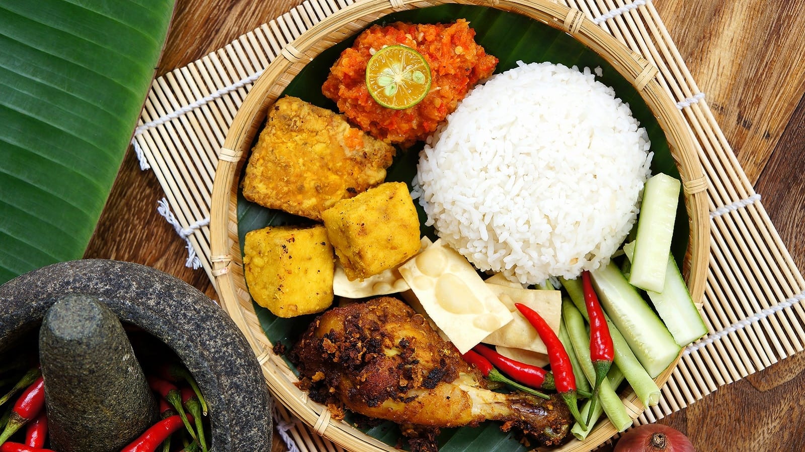 asian-trails-indonesia-dinner